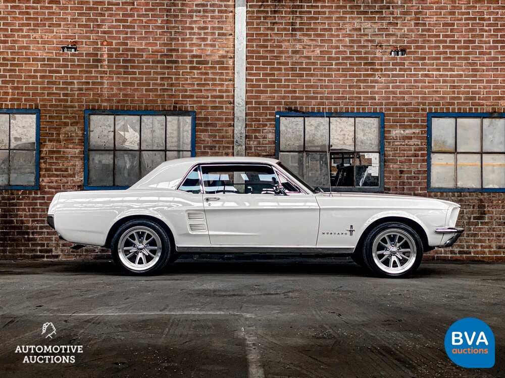 Ford Mustang 4.7 V8 200 PS 1967.