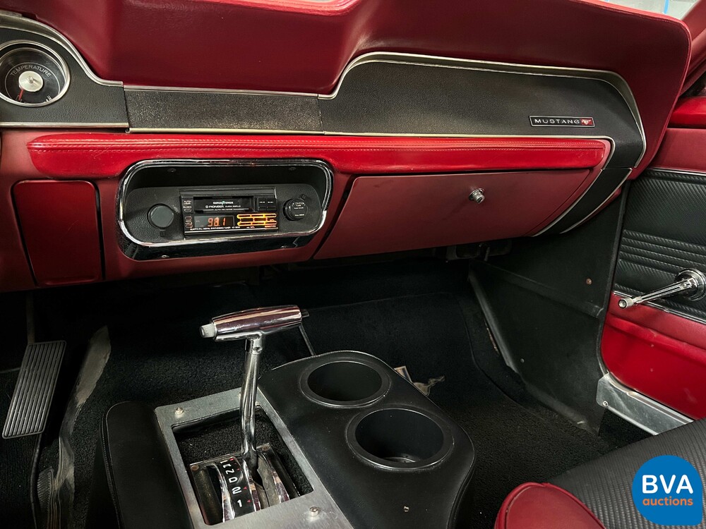 Ford Mustang 4.7 V8 200 PS 1967.