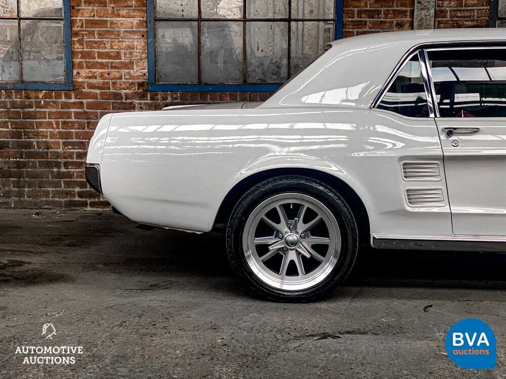 Ford Mustang 4.7 V8 200 PS 1967.