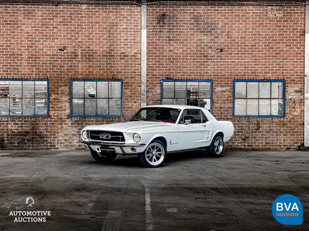 Ford Mustang 4.7 V8 200 PS 1967.