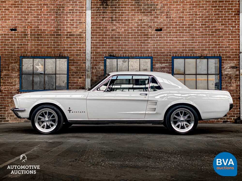 Ford Mustang 4.7 V8 200 PS 1967.