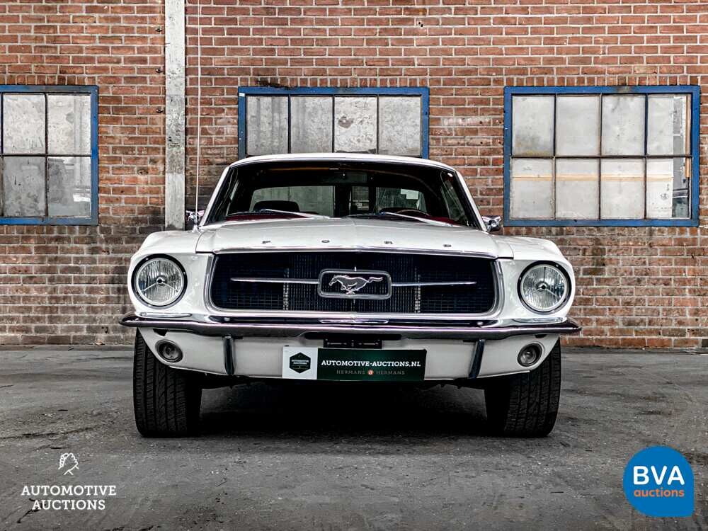 Ford Mustang 4.7 V8 200 PS 1967.