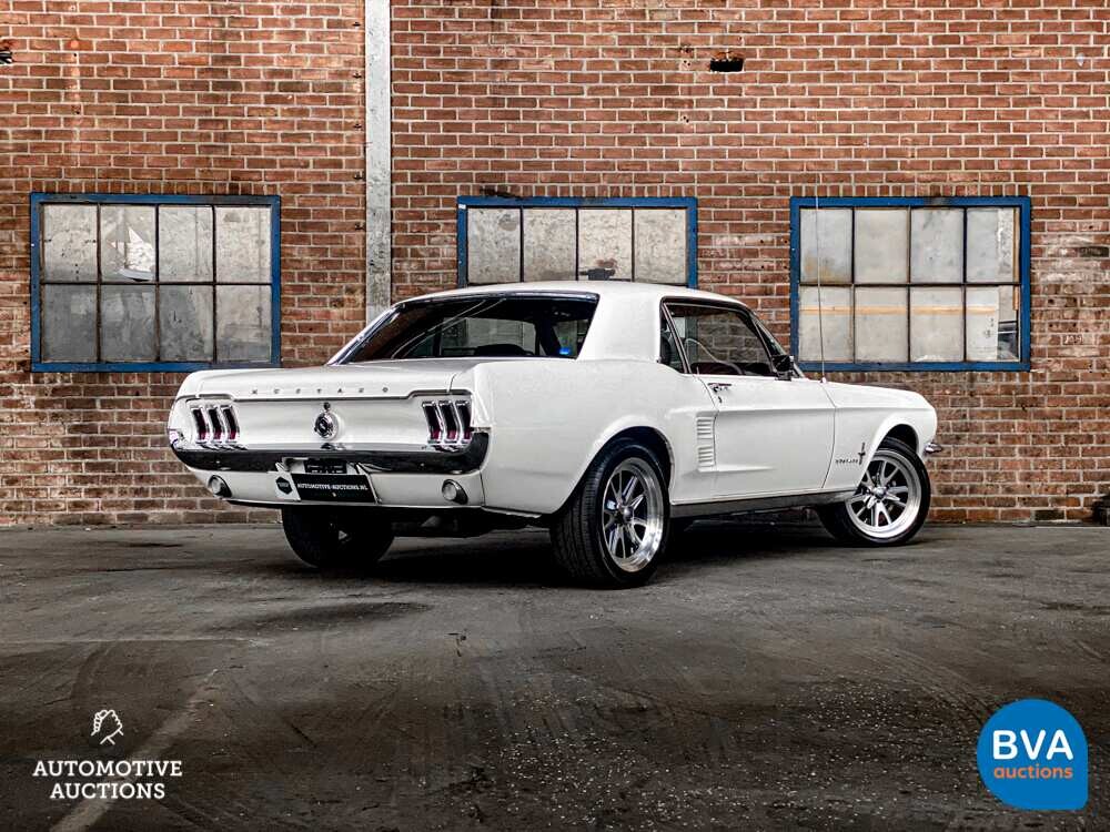 Ford Mustang 4.7 V8 200 PS 1967.