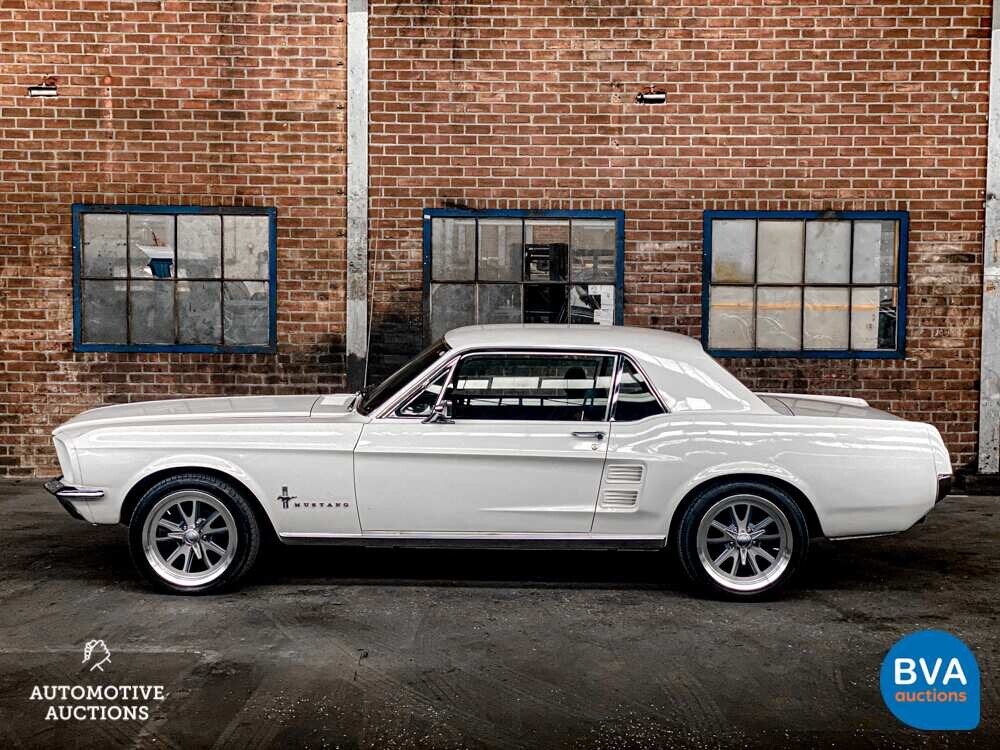 Ford Mustang 4.7 V8 200 PS 1967.