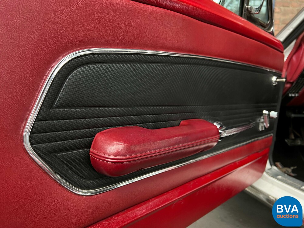 Ford Mustang 4.7 V8 200 PS 1967.