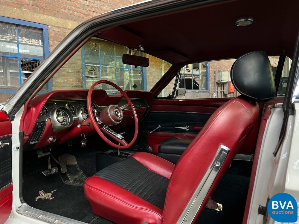 Ford Mustang 4.7 V8 200 PS 1967.