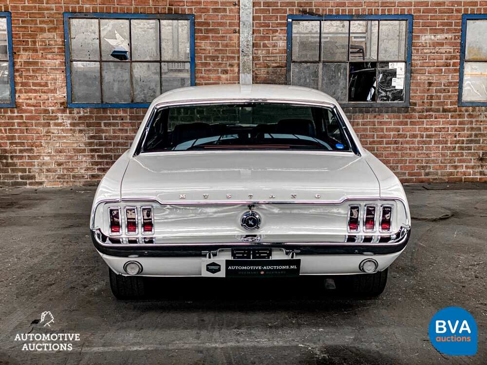 Ford Mustang 4.7 V8 200 PS 1967.