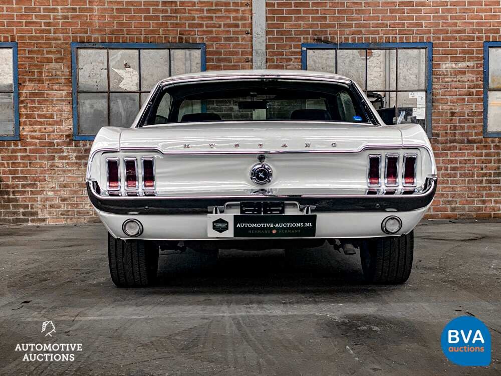 Ford Mustang 4.7 V8 200 PS 1967.