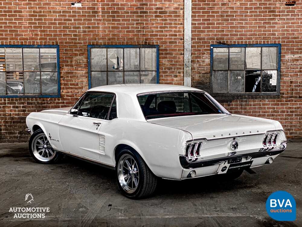 Ford Mustang 4.7 V8 200 PS 1967.