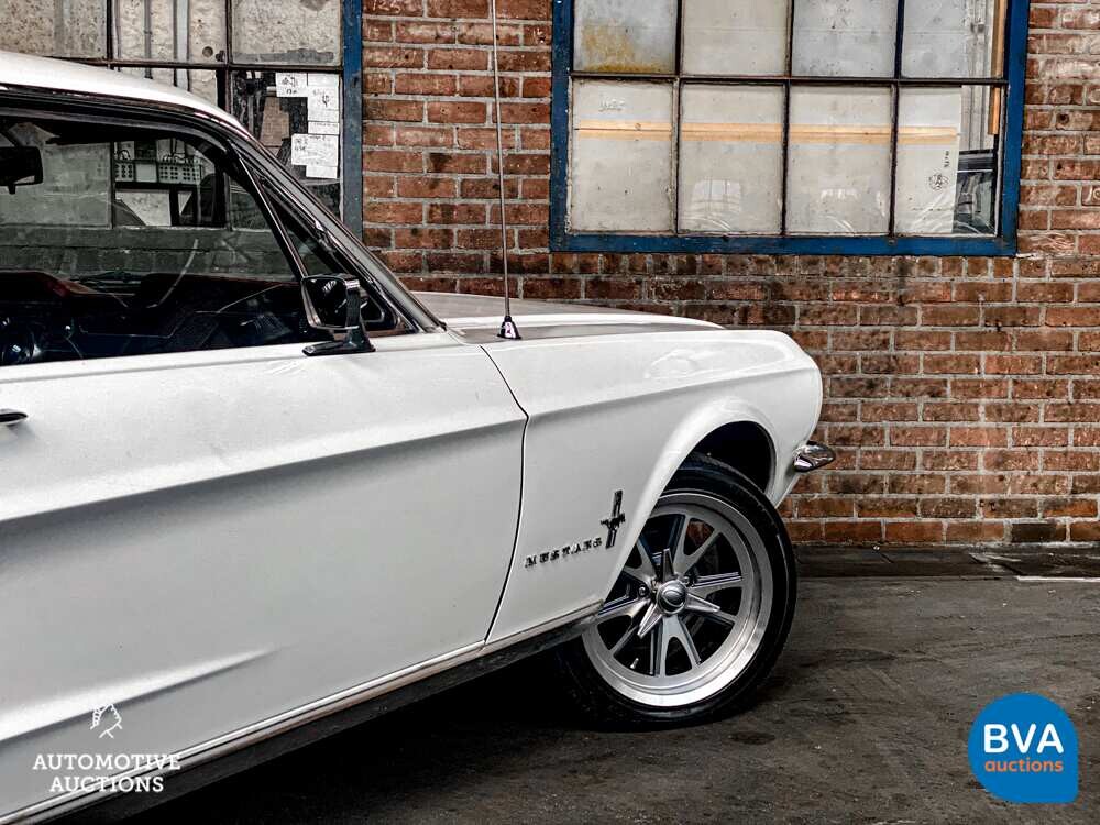 Ford Mustang 4.7 V8 200 PS 1967.