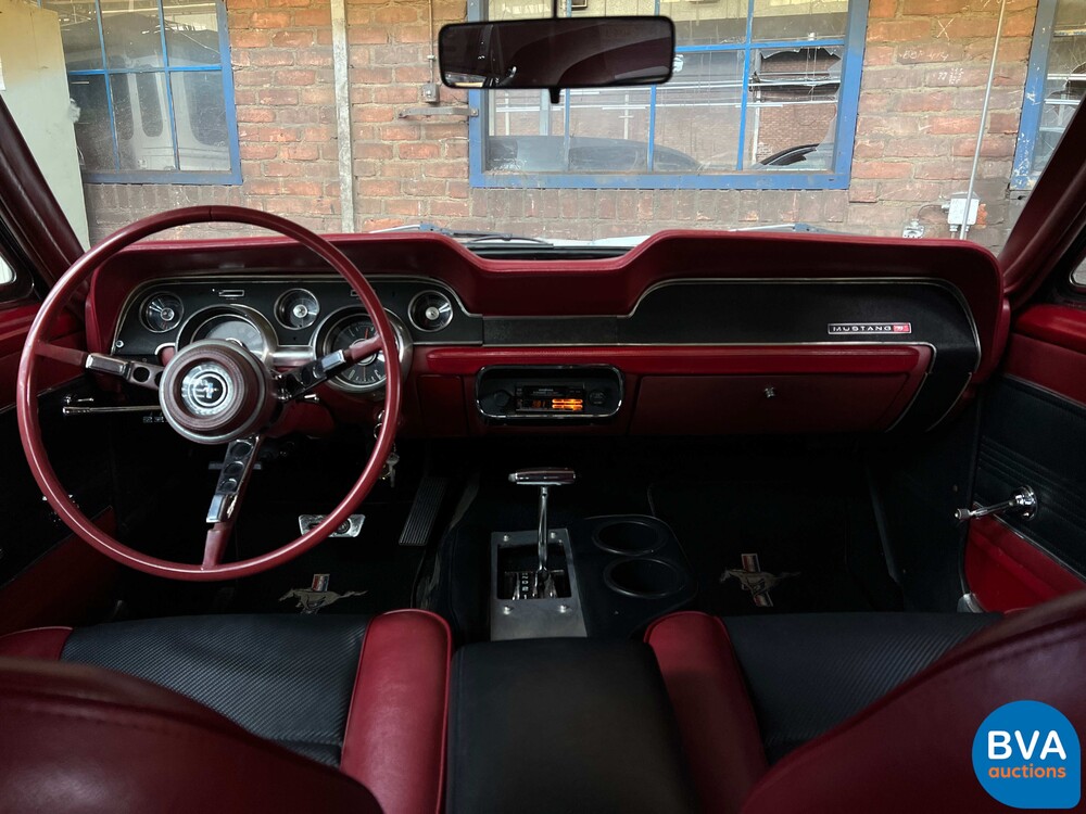 Ford Mustang 4.7 V8 200 PS 1967.