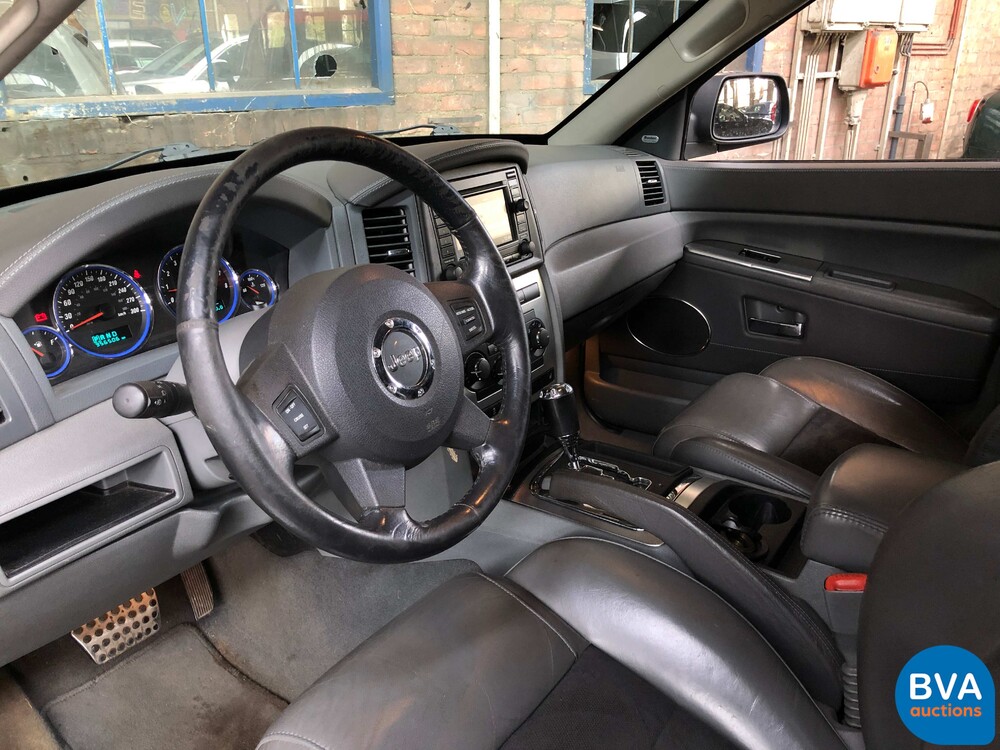 Jeep Grand Cherokee SRT6.1 V8 2007, graue Zulassung.