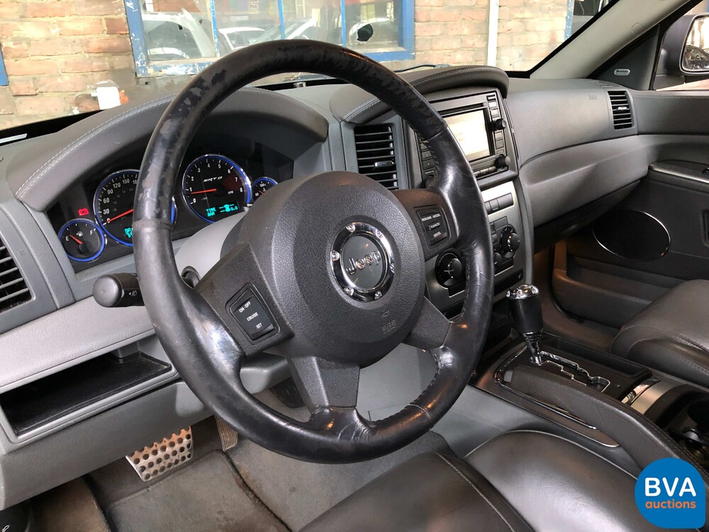 Jeep Grand Cherokee SRT6.1 V8 2007, graue Zulassung.