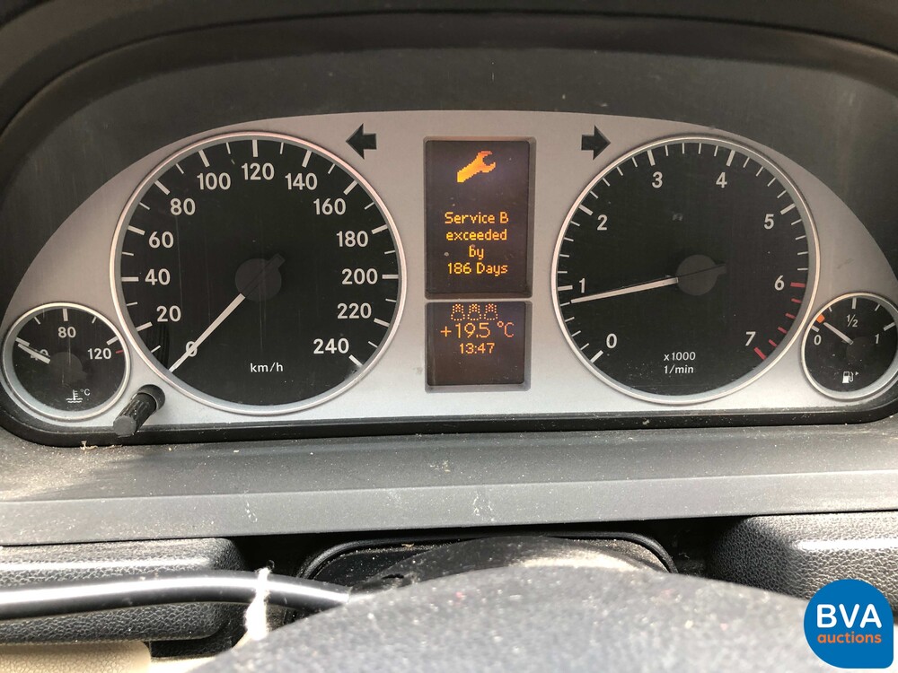 Jeep Grand Cherokee SRT6.1 V8 2007, graue Zulassung.