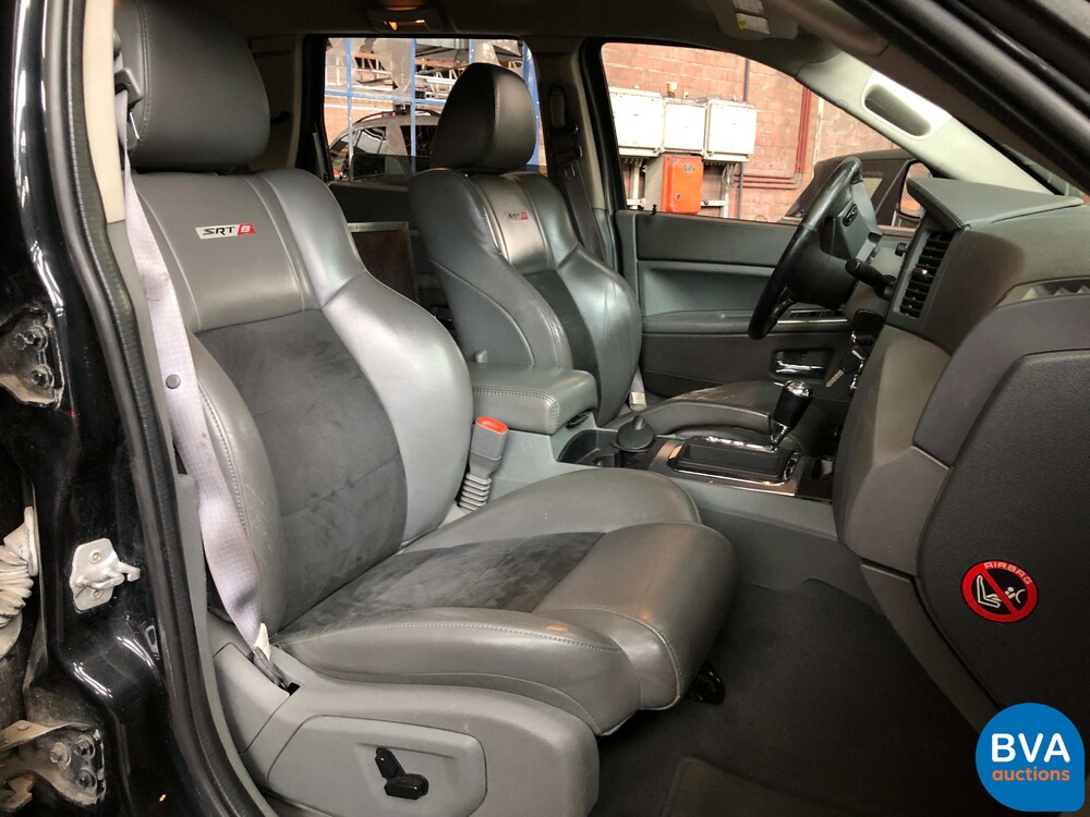 Jeep Grand Cherokee SRT6.1 V8 2007, graue Zulassung.