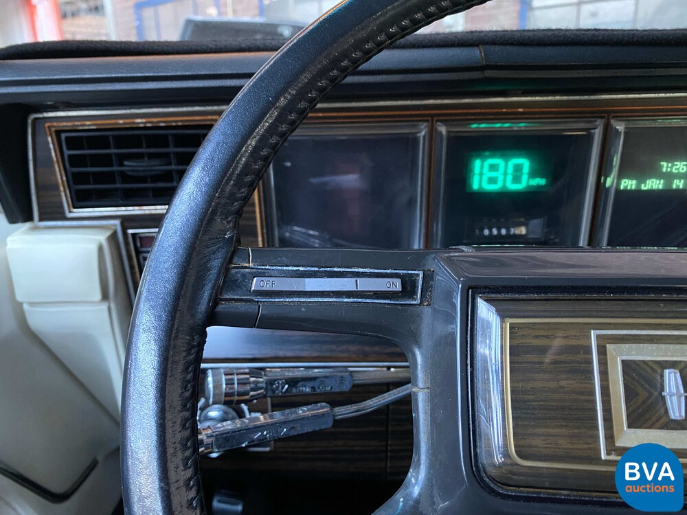 Lincoln Continental Mark VI 2D Coupé ''Bill Blass'' Edition 199PS 1982.