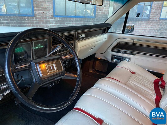 Lincoln Continental Mark VI 2D Coupe ''Bill Blass'' Edition 199hp 1982.