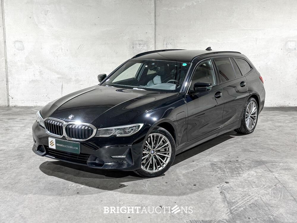 BMW 330e Touring Business Edition Plus 184pk 2021 3-serie (Origineel-NL + 1e Eigenaar) L-480-TL 