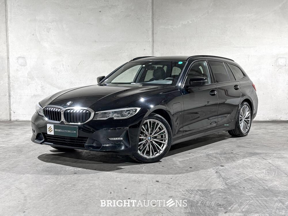BMW 330e Touring Business Edition Plus 184pk 2021 3-serie (Origineel-NL + 1e Eigenaar) L-480-TL 