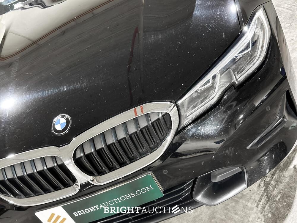 BMW 330e Touring Business Edition Plus 184pk 2021 3-serie (Origineel-NL + 1e Eigenaar) L-480-TL 