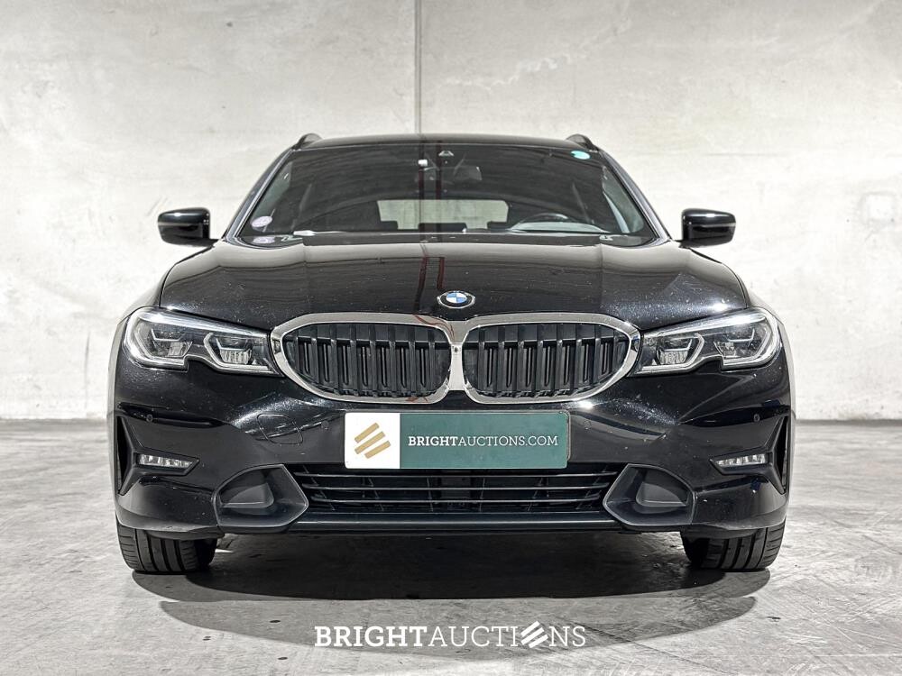 BMW 330e Touring Business Edition Plus 184pk 2021 3-serie (Origineel-NL + 1e Eigenaar) L-480-TL 