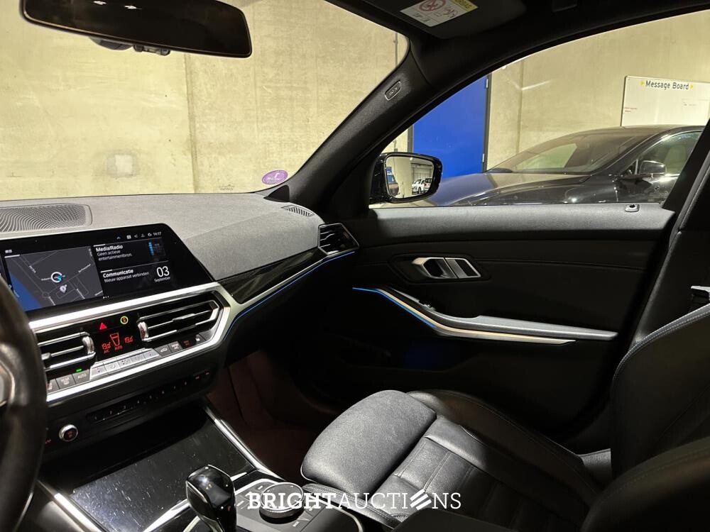 BMW 330e Touring Business Edition Plus 184pk 2021 3-serie (Origineel-NL + 1e Eigenaar) L-480-TL 