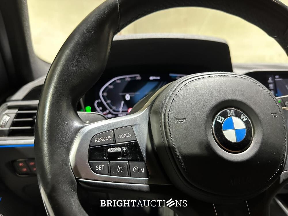 BMW 330e Touring Business Edition Plus 184pk 2021 3-serie (Origineel-NL + 1e Eigenaar) L-480-TL 