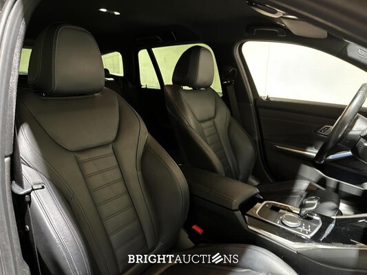 BMW 330e Touring Business Edition Plus 184pk 2021 3-serie (Origineel-NL + 1e Eigenaar) L-480-TL