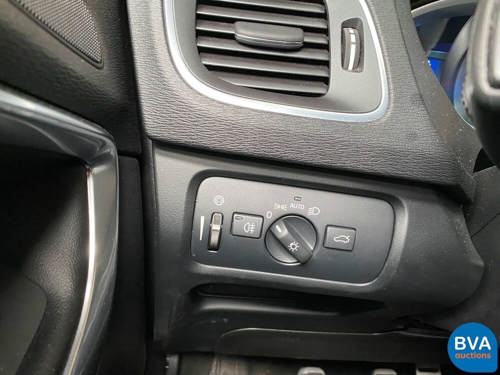 Volvo V40 D2 R-Design 114pk 2013 -Org. NL-, 8-KTF-66