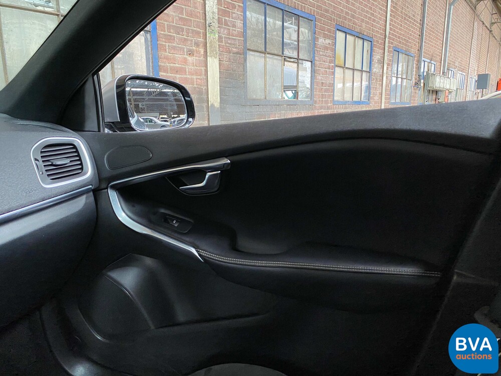 Volvo V40 D2 R-Design 114pk 2013 -Org. NL-, 8-KTF-66