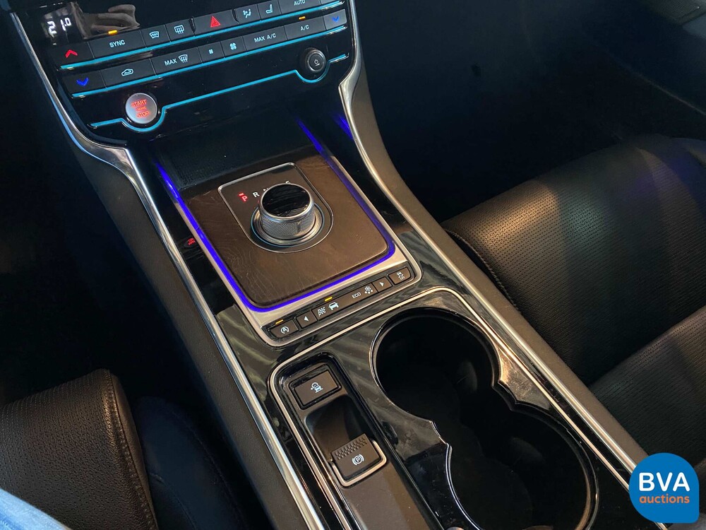 Jaguar XE 3.0 S 340pk 2016 -Org. NL-, HV-269-T