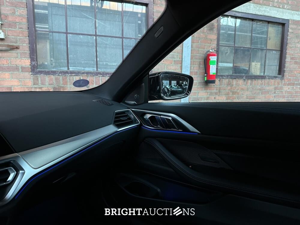 BMW M440i xDrive High Executive Coupe 4-Serie (origineel-NL),374pk 2021, NL-kenteken