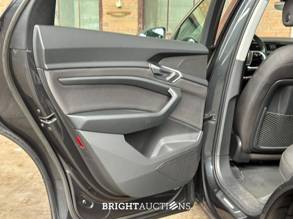 Audi E-tron 50 quattro Business edition 71 kWh 313pk 2020 (Origineel-NL+ 1e eigenaar), J-695-PX