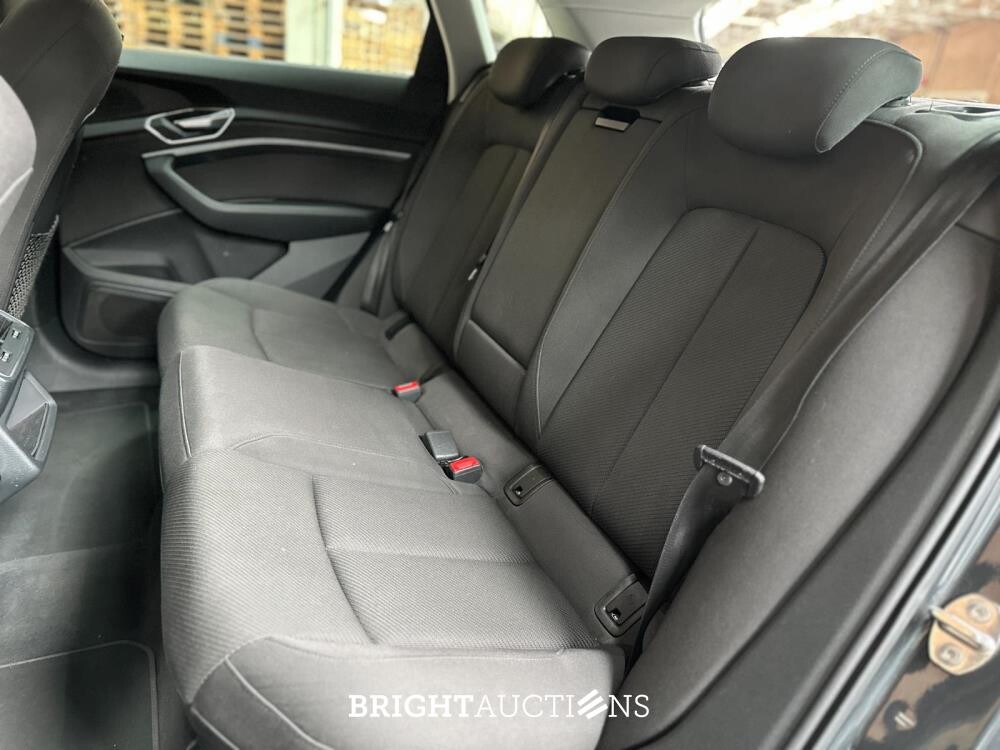 Audi E-tron 50 quattro Business edition 71 kWh 313pk 2020 (Origineel-NL+ 1e eigenaar), J-695-PX