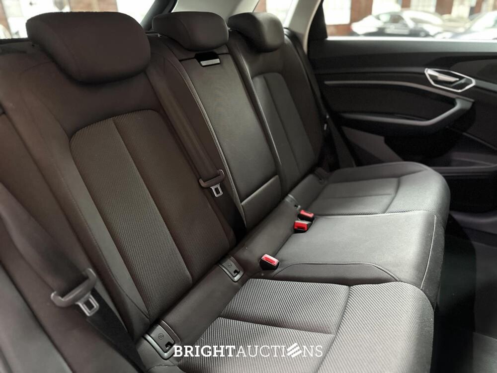 Audi E-tron 50 quattro Business edition 71 kWh 313pk 2020 (Origineel-NL+ 1e eigenaar), J-695-PX