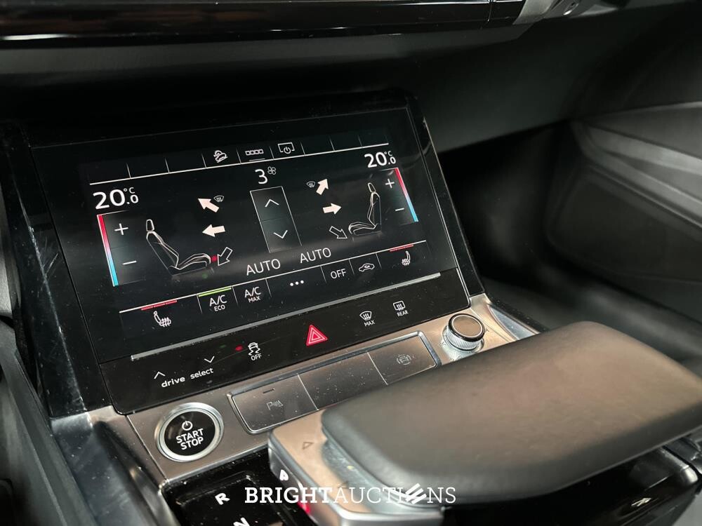 Audi E-tron 50 quattro Business edition 71 kWh 313pk 2020 (Origineel-NL+ 1e eigenaar), J-695-PX