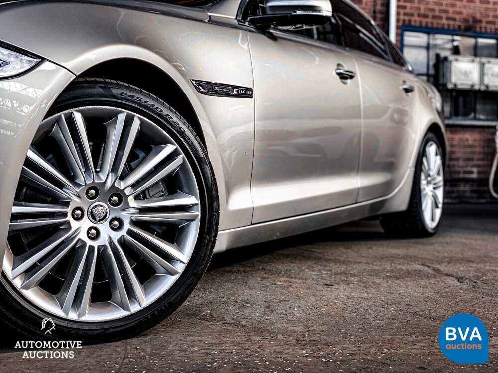 Jaguar XJ5.0 V8 SuperCharged Supersport LWB 510PS 2010 -Org. NL-, 51-NBN-4.