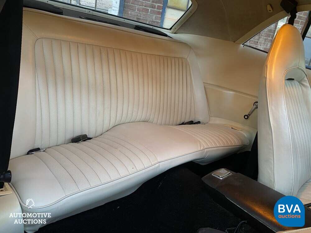 Dodge-Herausforderer 5.2L V8 Coupe Edelbrock 300PS 1974.