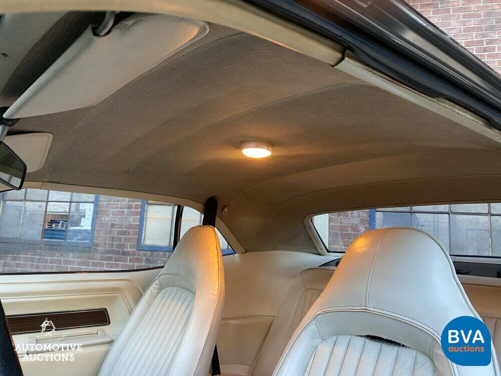 Dodge-Herausforderer 5.2L V8 Coupe Edelbrock 300PS 1974.