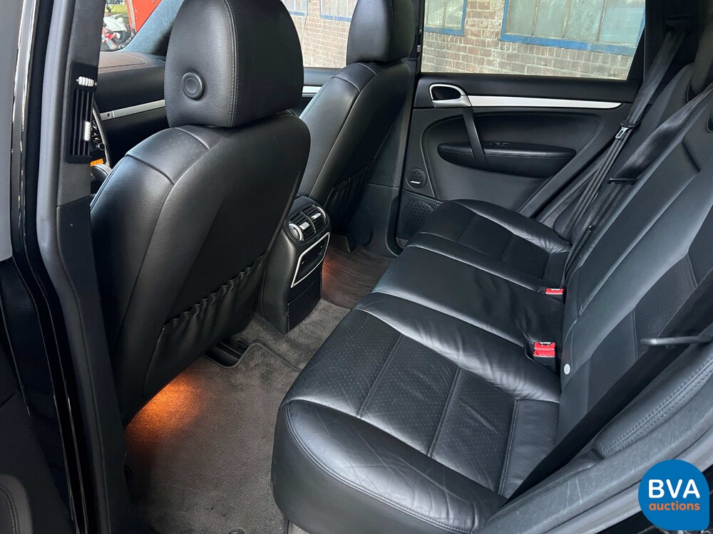 Porsche Cayenne Turbo 4.5 V8 450 PS, L-446-RR.