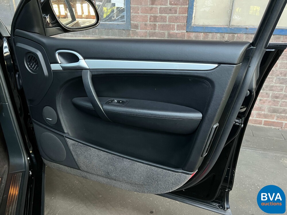 Porsche Cayenne Turbo 4.5 V8 450 PS, L-446-RR.