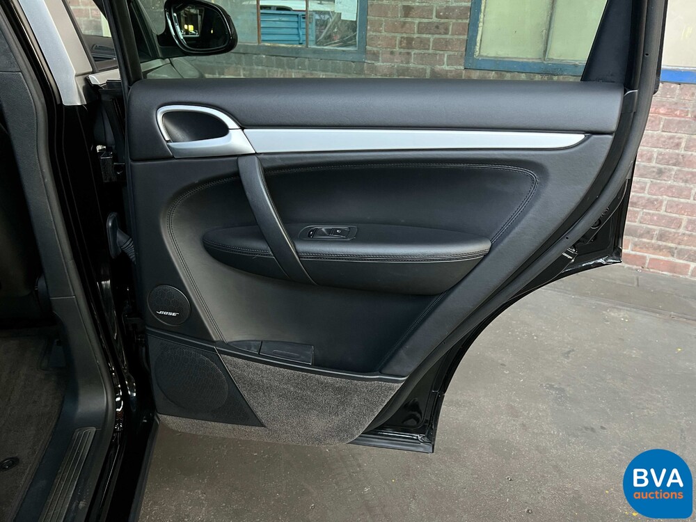 Porsche Cayenne Turbo 4.5 V8 450 PS, L-446-RR.