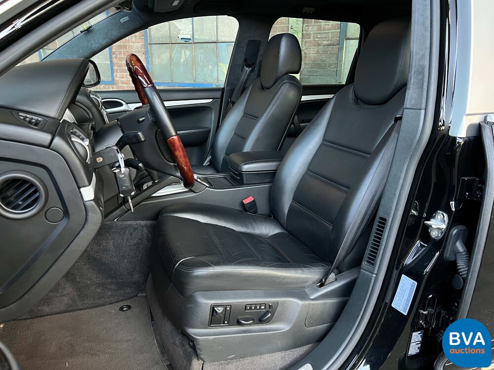 Porsche Cayenne Turbo 4.5 V8 450 PS, L-446-RR.