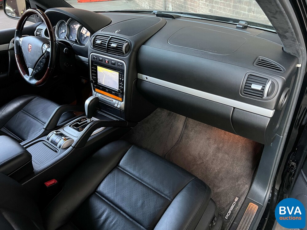 Porsche Cayenne Turbo 4.5 V8 450 PS, L-446-RR.