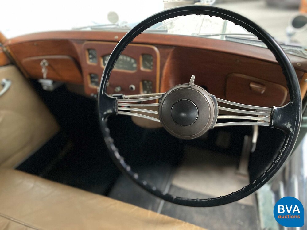 Triumph Saloon Rigid Body 2000 1936, DY-41-RT.