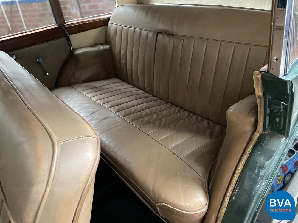 Triumph Saloon Rigid Body 2000 1936, DY-41-RT.