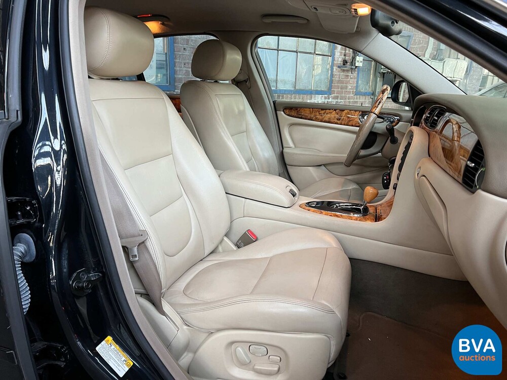 Jaguar XJ3.5 V8 Automatik 258 PS Org.NL 2004, 32-NV-FX.