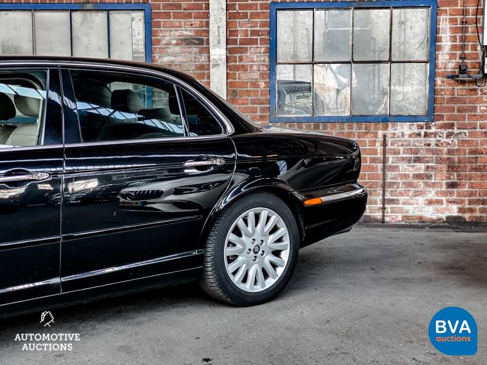 Jaguar XJ3.5 V8 Automatik 258 PS Org.NL 2004, 32-NV-FX.