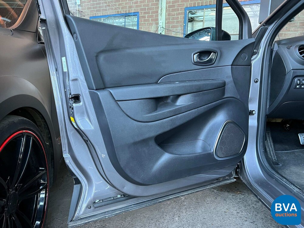 Renault Capture 1.2 Tce Bose 118 PS 2018, P-996-FP.