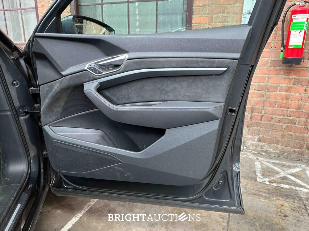 Audi e-tron 55 Quattro Business Edition Plus 95 kWh 408pk 2020 (Origineel-NL + 1e Eigenaar), K-881-DG